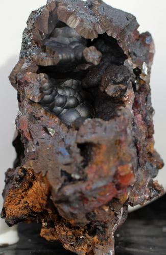 Goethita y Calcita<br />Mina San José (Mina Cueva Negra), Bayarque, Comarca Valle del Almanzora, Almería, Andalucía, España<br />70 x 58 x 43 mm.<br /> (Autor: José Luis Zamora)