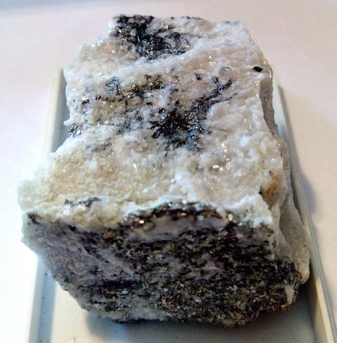 Zinkenita, Arsenopirita<br />Carlés Mine, Ballotal-El Fuxaco, Carlés, Salas, Comarca Valle del Narcea, Principality of Asturias (Asturias), Spain<br />4x3x2 cms<br /> (Autor: antoniopedro)