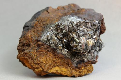 Pirolusita<br />Sierra del Aljibe, Aliseda, Comarca Tajo-Salor Almonte, Cáceres, Extremadura, España<br />40x27 mm<br /> (Autor: Juan Espino)