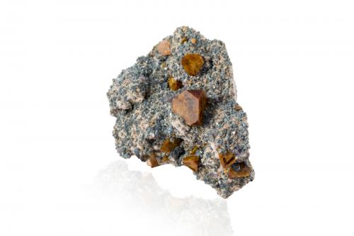 Helvine<br />Tongbei, Yunxiao, Zhangzhou Prefecture, Fujian Province, China<br />10,0	x	8,5	x	4,5	cm<br /> (Author: MIM Museum)