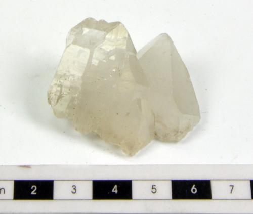 Cuarzo<br />Cueva de Cristal, Plutón de La Cabrera, La Cabrera, Comarca Sierra Norte, Comunidad de Madrid, España<br />4,3 x 4 x 4 cm.<br /> (Autor: Ramón Jiménez)