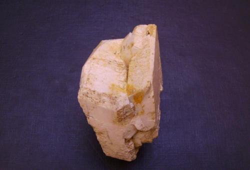 Ortoclasa<br />Bustarviejo, Comarca Sierra Norte, Comunidad de Madrid, España<br />6 x 5 x 3,5 cm<br /> (Autor: Antonio Alcaide)