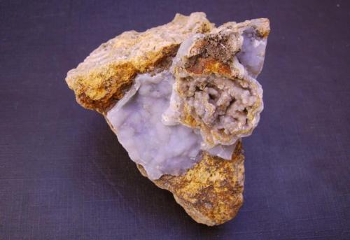 Smithsonita<br />Eduardo 1ª Fracción Mine (Eduardo Mine), Cerro de las Grajas, Güéjar Sierra-Monachil, Comarca Vega de Granada, Granada, Andalusia, Spain<br />6 x 6 x 5,5 cm<br /> (Autor: Antonio Alcaide)