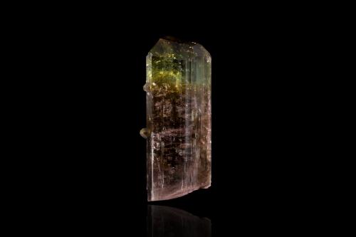 Elbaite with Microlite<br />Coronel Murta, Vale do Jequitinhonha, Minas Gerais, Brazil<br />4,5	x	4,0	x	11,0	cm<br /> (Author: MIM Museum)