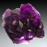 Fluorita<br />La Cabaña, Valdelmar, zona minera de Berbes, Berbes, Ribadesella, Comarca Oriente, Principado de Asturias (Asturias), España<br />19 x 15cm, cristales hasta 5cm de arista<br /> (Autor: Raul Vancouver)
