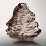 Quartz (variety smoky quartz and gwindel)<br />Scheuchzerhorn, Grimsel area, Hasli Valley, Bern, Switzerland<br />11 x 5.5 x 14.5 cm / main crystal: 14.2 cm<br /> (Author: MIM Museum)