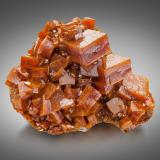 Wulfenite<br />Erupción Mine (Ahumada Mine), Los Lamentos Mountain Range, Municipio Ahumada, Chihuahua, Mexico<br />10 x 8.5 x 6 cm / main crystal: 3.0 cm<br /> (Author: MIM Museum)