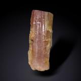 Elbaite (variety rubellite)<br />Minas Gerais, Brazil<br />12 mm x 37 mm x 11 mm<br /> (Author: Firmo Espinar)
