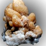 CalcitaCantera Cabezoncillo, Cabeçonet/Alto del Salmitre, Municipio Busot, Comarca Campo de Alicante, Alicante / Alacant, Comunidad Valenciana / Comunitat Valenciana, España76 x 58 x 56 mm. (Autor: José Luis Zamora)