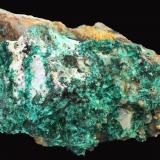 Brochantita +  Cianotriquita + ClinoatacamitaMina Feliz Encuentro, Sierra Almagrera, Cuevas del Almanzora, Comarca Levante Almeriense, Almería, Andalucía, España35 x 22 x 17 mm. (Autor: José Luis Zamora)