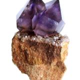 Quartz (variety amethyst)<br />Kuridala, Cloncurry Shire, Queensland, Australia<br />Specimen height 6 cm<br /> (Author: Tobi)