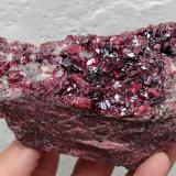 Cinabrio, CalcitaAlmaden Mine, Almadén, Comarca Valle de Alcudia, Ciudad Real, Castilla-La Mancha, Spain10,0 x 6,3 x 5,0 cm (Autor: carles)