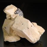 Microcline, ArfvedsoniteMonte Malosa, Distrito Zomba, Malawi8.4 x 6.3 x 4.4 cm (Author: Michael Shaw)