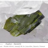 Epidote<br />Roche Noire, La Lauzière Massif, Saint-Jean-de-Maurienne, Savoie, Auvergne-Rhône-Alpes, France<br />fov 5.4 mm<br /> (Author: ploum)