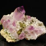 Quartz (variety amethyst)Cerro de la Concordia, Piedra Parada (Las Vigas), Municipio Tatatila, Veracruz (Veracruz de Ignacio de la Llave), México8.2 x 5.5 x 3.4 cm (Author: Michael Shaw)