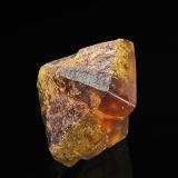 Fluorite<br />Wölsendorf Mining District, Upper Palatinate/Oberpfalz, Bavaria/Bayern, Germany<br />4.8 x 4.7 cm<br /> (Author: am mizunaka)