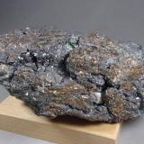 Gersdorffita con Niquelina<br />Aït Ahmane, Agdz, distrito minero Bou Azzer, Provincia Zagora, Región Drâa-Tafilalet, Marruecos<br />12,8 x 9 x 4,3 cm.  1.376 g.<br /> (Autor: J. G. Alcolea)