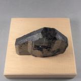 Columbita-(Fe)<br />Parelhas, Caicó, Rio Grande do Norte, Brasil<br />5,9 x 4,5 x 1,4 cm.  130,2 g.<br /> (Autor: J. G. Alcolea)