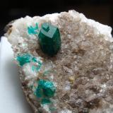 Dioptasa<br />Mina Tsumeb, Tsumeb, Región Otjikoto, Namibia<br />30x30 mm<br /> (Autor: Ignacio)