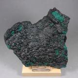 Heterogenita con Crisocola<br />Mina L'Etoile du Congo, Lubumbashi (Elizabethville), Cinturón de cobre de Katanga, Haut-Katanga (Shaba), República Democrática del Congo (Zaire)<br />13,9 x 13 x 2,5 cm.  311 g.<br /> (Autor: J. G. Alcolea)