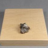 Discrasita<br />Mina Wenzel, Valle Frohnbach, Oberwolfach, Wolfach, Selva Negra, Baden-Württemberg, Alemania<br />1,8 x 1,5 x 1,3 cm.<br /> (Autor: J. G. Alcolea)