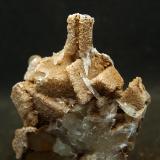 Dolomita y Aragonito<br />Minas de hierro de Ojos Negros, Ojos Negros, Comarca Jiloca, Teruel, Aragón, España<br />6 x 6.5 cm<br /> (Autor: Pedro Antonio)