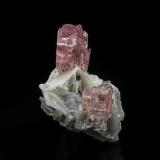 Elbaite<br />Paprok, Kamdesh District, Nuristan Province, Afghanistan<br />4.5 x 2.9 cm<br /> (Author: am mizunaka)