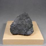 Patrónita<br />Mina Ragra (Minasragra), Distrito Huayllay, Provincia Pasco, Departamento Pasco, Perú<br />5,5 x 5 x 2,7 cm.  49,97 g.<br /> (Autor: J. G. Alcolea)