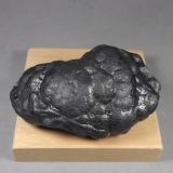 óxidos de manganeso<br />Zona Imini, Provincia Ouarzazate, Región Drâa-Tafilalet, Marruecos<br />8,7 x 4,9 x 3,4 cm. 319,2 g.<br /> (Autor: J. G. Alcolea)