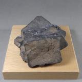 Galena<br />Zona minera Bleiberg, Bad Bleiberg, Distrito Villach-Land, Carintia/Kärnten, Austria<br />7 x 6,3 x 3,4 cm. 430,6 g.<br /> (Autor: J. G. Alcolea)