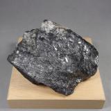 Livingstonita<br />Huitzuco de los Figueroa (Huitzuco), Municipio Huitzuco de los Figueroa, Guerrero, México<br />8,1 x 5,8 x 3,7 cm. 205 g.<br /> (Autor: J. G. Alcolea)