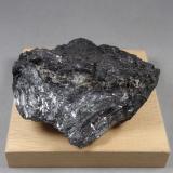 Livingstonita<br />Huitzuco de los Figueroa (Huitzuco), Municipio Huitzuco de los Figueroa, Guerrero, México<br />8,1 x 5,8 x 3,7 cm. 205 g.<br /> (Autor: J. G. Alcolea)