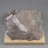 Niquelina<br />Mina Nipissing, Pozo 73, Coleman, Zona Cobalt, Región Cobalt-Gowganda, Distrito Timiskaming, Ontario, Canadá<br />9,2 x 6 x 5 cm. 802 g.<br /> (Autor: J. G. Alcolea)