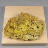 Oropimente<br />Osorezan, Mutsu, Península Shimokita, Prefectura Aomori, Región Tohoku, Isla Honshu, Japón<br />7,9 x 5,6 x 2,8 cm. 69,9 g.<br /> (Autor: J. G. Alcolea)