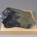 Digenita con Pirita<br />Mina Leonard, Butte, Distrito Butte, Condado Silver Bow, Montana, USA<br />8,5 x 6,1 x 4,2 cm. 332,8 g.<br /> (Autor: J. G. Alcolea)