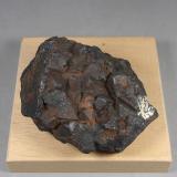 Magnetita<br />Serranía de Ronda, Málaga, Andalucía, España<br />7,5 x 5,9 x 3,7 cm. 259,2 g.<br /> (Autor: J. G. Alcolea)