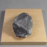 Galena<br />Mina Eugenia, Bellmunt del Priorat, Comarca Priorat, Tarragona, Cataluña / Catalunya, España<br />4,8 x 3,5 x 2,5 cm. 201,2 g.<br /> (Autor: J. G. Alcolea)