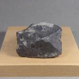 Galena<br />Mina Eugenia, Bellmunt del Priorat, Comarca Priorat, Tarragona, Cataluña / Catalunya, España<br />4,8 x 3,5 x 2,5 cm. 201,2 g.<br /> (Autor: J. G. Alcolea)
