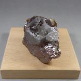 Esfalerita<br />Mina de Áliva (Mina Las Mánforas), zona Minera Áliva, Camaleño, Comarca Liébana, Cantabria, España<br />6 x 4,8 x 3,3 cm. 155,8 g.<br /> (Autor: J. G. Alcolea)