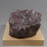 Ilmenita<br />Kragerø, Telemark, Østlandet, Noruega<br />7 x 6,1 x 4,5 cm.<br /> (Autor: J. G. Alcolea)