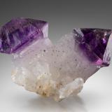 Quartz (variety amethyst)<br />Andilamena, Andilamena District, Toamasina Province (Tamatave), Alaotra-Mangoro Region, Madagascar<br />5 x 3 x 4 cm / main crystal: 4.5 cm<br /> (Author: MIM Museum)
