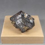 Casiterita<br />Modoto, Macizo Modotin, Provincia  Dornogovi, Mongolia<br />4,1 x 3,6 x 2,6 cm. 89,72 g.<br /> (Autor: J. G. Alcolea)