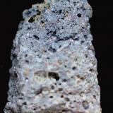 Magnetita, Pseudobrookita, Enstatita, . .<br />Cantera Puy de Ténuzet, Saint-Ours-les-Roches, Riom, Departamento Puy-de-Dôme, Auvergne-Rhône-Alpes, Francia<br />23 x 18 x 9 mm.<br /> (Autor: José Luis Zamora)