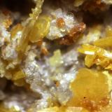 WulfenitaMina El Centenillo, Cortijo del Humo, Cerro de las Minas, Albuñuelas, Comarca Valle de Lecrín, Granada, Andalucía, España&lt; 1 mm (Autor: José Luis Zamora)