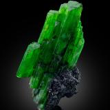 Tremolite (variety Cr-bearing tremolite)<br />Merelani Hills, Lelatema Mountains, Simanjiro District, Manyara Region, Tanzania<br />3 x 3 x 5.5 cm / main crystal: 2.9 cm<br /> (Author: MIM Museum)