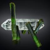 Elbaite<br />Cruzeiro Mine, Santa Maria do Suaçui, Governador Valadares, Vale do Rio Doce, Minas Gerais, Brazil<br />14 x 7 x 14 cm / main crystal: 10.9 cm<br /> (Author: MIM Museum)