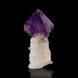 Cuarzo (variedad amatista)<br />Andilamena, Distrito Andilamena, Provincia Toamasina (Tamatave), Región Alaotra-Mangoro, Madagascar<br />2 x 2 x 5 cm / cristal principal: 4.8 cm<br /> (Autor: Museo MIM)