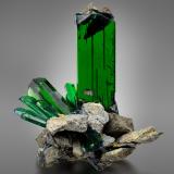 Vivianite<br />Roșia Poieni Mine, Musca Valley, Lupșa, Musca, Apuseni Mountains, Alba, Transylvania, Romania<br />8.5 x 5.5 x 9.5 cm / main crystal: 8.2 cm<br /> (Author: MIM Museum)