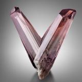 Diaspore<br />Ilbir Mountain, Pinarcik, Milâs District, Muğla Province, Aegean Region, Turkey<br />2.5 x 1.5 x 3 cm / main crystal: 2.8 cm<br /> (Author: MIM Museum)