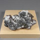 Galena, Esfalerita y Dolomita<br />Mina Troya, Mutiloa, Comarca Goyerri, Guipúzcoa / Gipuzkoa, País Vasco (Euskadi), España<br />6,8 x 4 x 2,4 cm.<br /> (Autor: J. G. Alcolea)